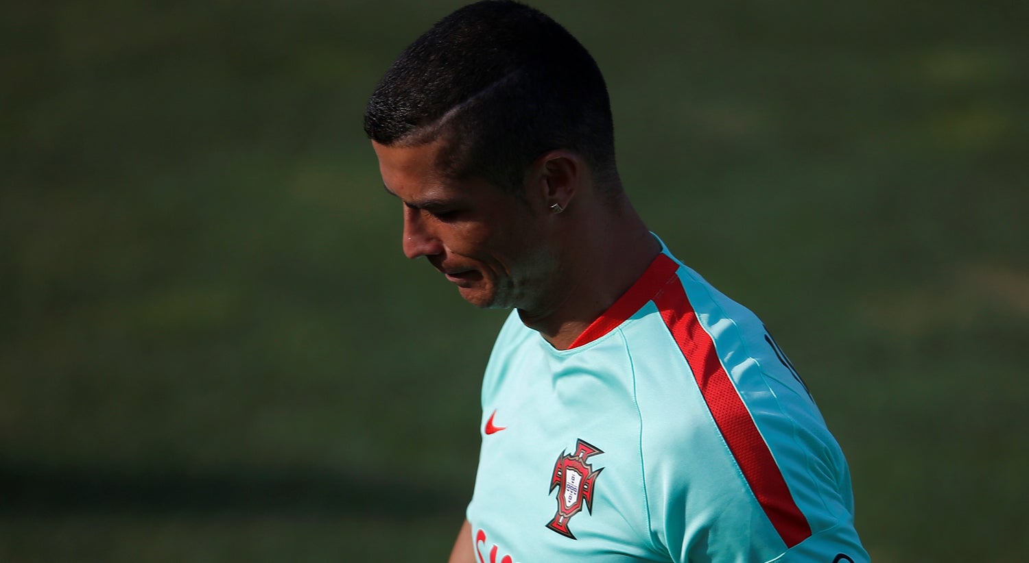 Cristiano Ronaldo nos treinos da sele&ccedil;&atilde;o portuguesa. Foto: Rafael Marchante - Reuters