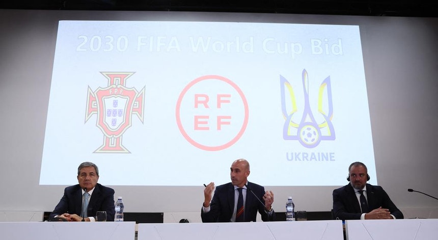 O anúncio foi feito na sede da UEFA com a presença dos presidentes das federações de futebol de Portugal, Espanha e Ucrânia
