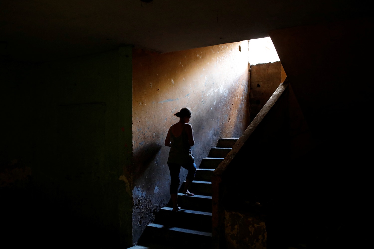  Elizabeth Altuve vive num pr&eacute;dio abandonado /Foto: Marco Bello - Reuters 
