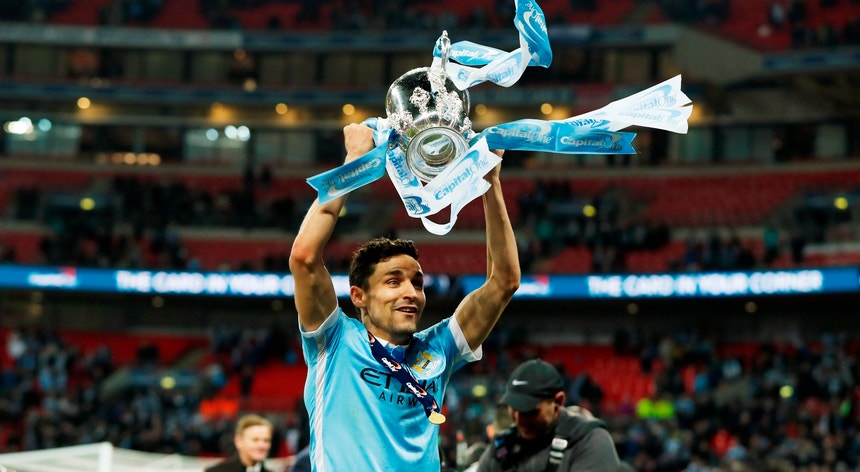 Jesús Navas venceu três títulos pelo Manchester City
