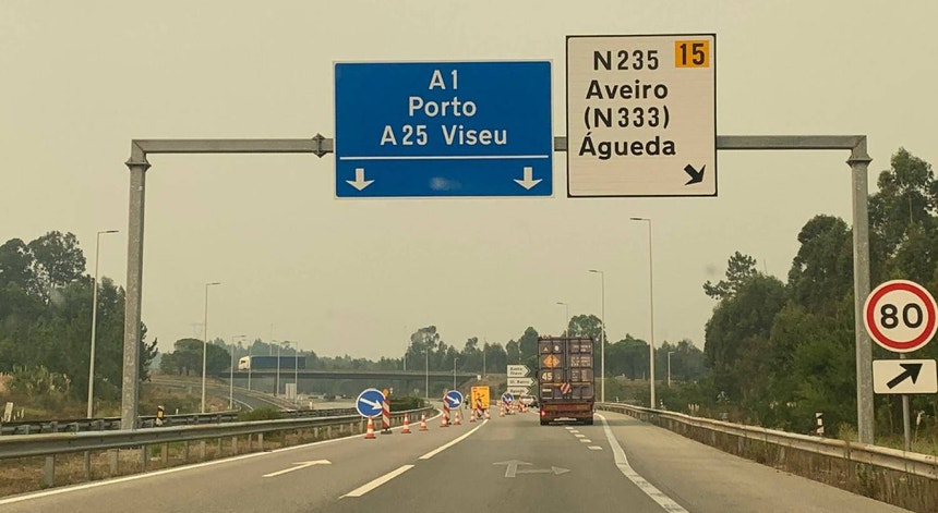 Imagem de Trânsito na A1 restabelecido após despiste de camião em Santa Iria