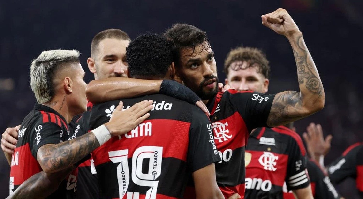 Flamengo sobe ao segundo lugar do Brasileirão