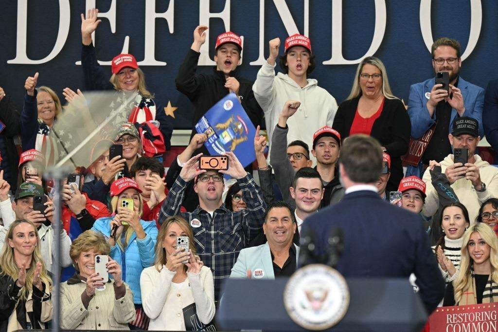 Tarifas, custo de vida e economia dominam campanha nas eleições intercalares norte-americanas