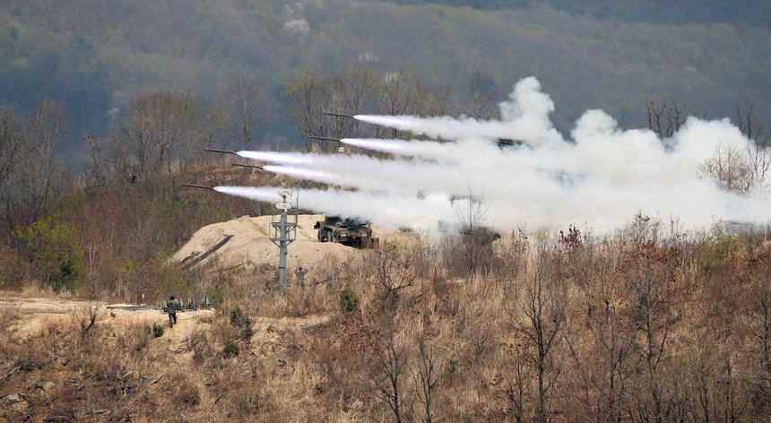 A agência noticiosa sul-coreana Yonhap detalhou que foram instalados seis lançadores
