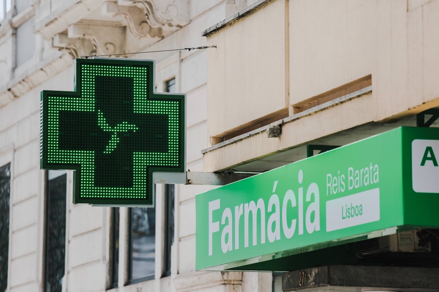 Dispensa de medicamentos. Regime só chega a mil dos 150 mil doentes crónicos elegíveis