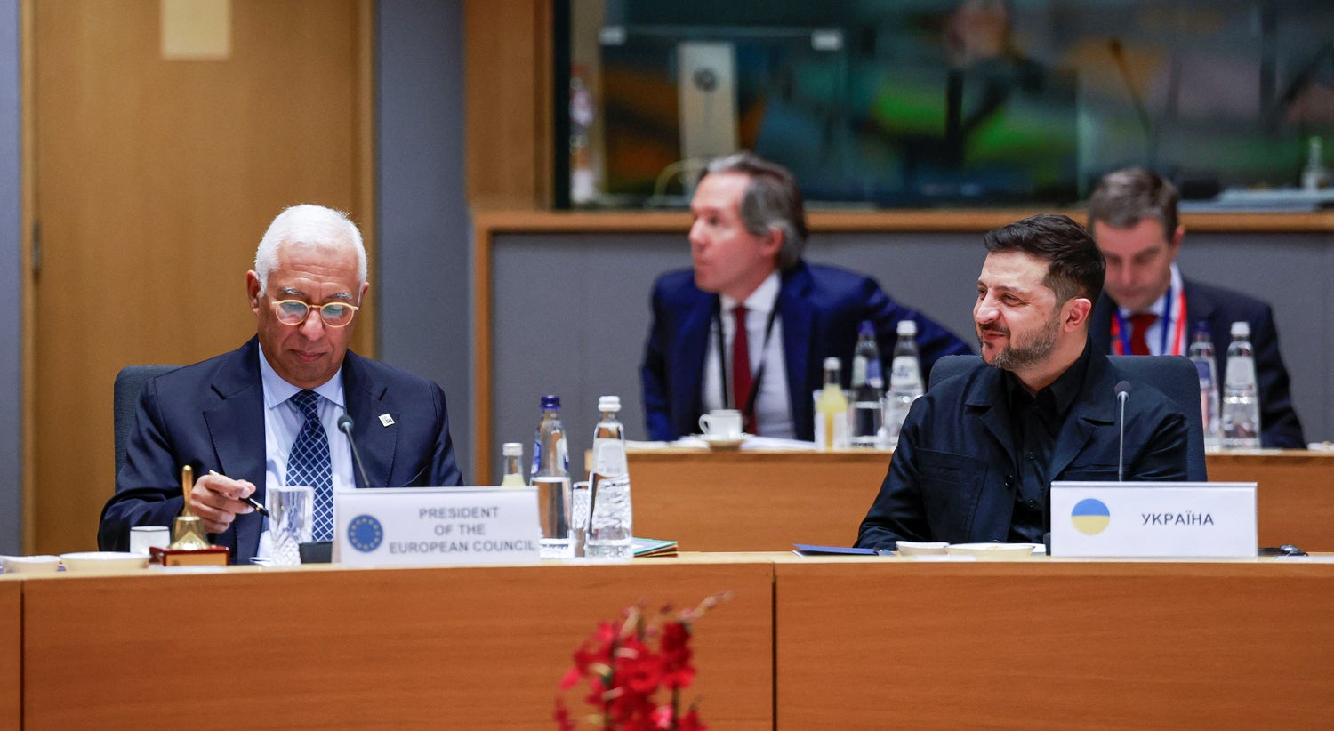 Sem acordo sobre ativos russos. UE opta por empréstimo de 90 mil milhões para socorrer Ucrânia