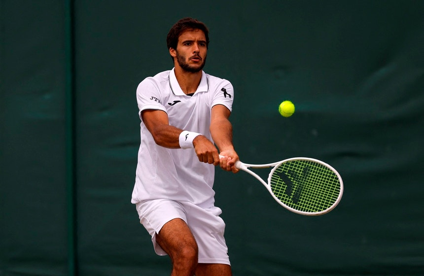Tenista Francisco Cabral nos quartos de final de pares do torneio de Roterdão