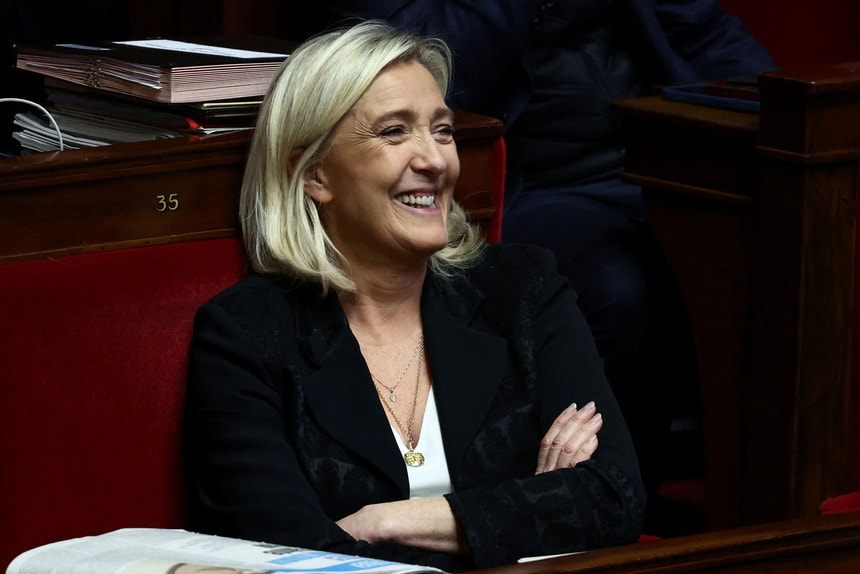 Marine Le Pen durante o debate na Assembleia Nacional de França sobre imigração a 11 de dezembro de 2023
