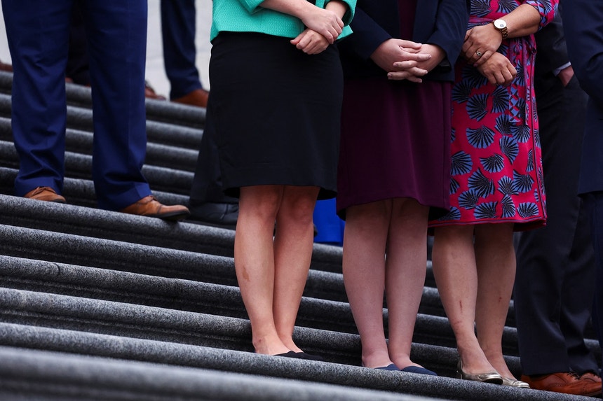 Uma destas três mulheres, democratas eleitas, é Sarah McBride.
