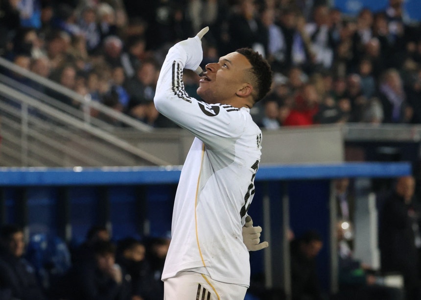 Imagem de PSG condenado a pagar 61 milhões de euros a Mbappé