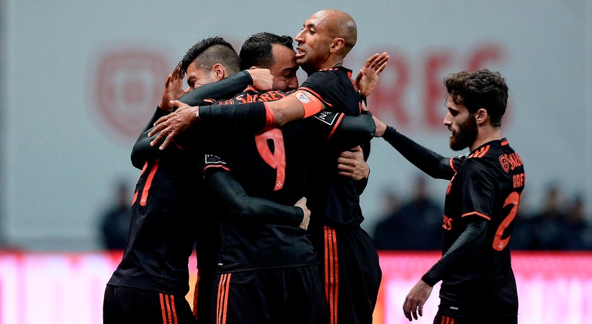 A equipa do Benfica festejou de forma calorosa o golo da vitória a dez minutos do final do encontro
