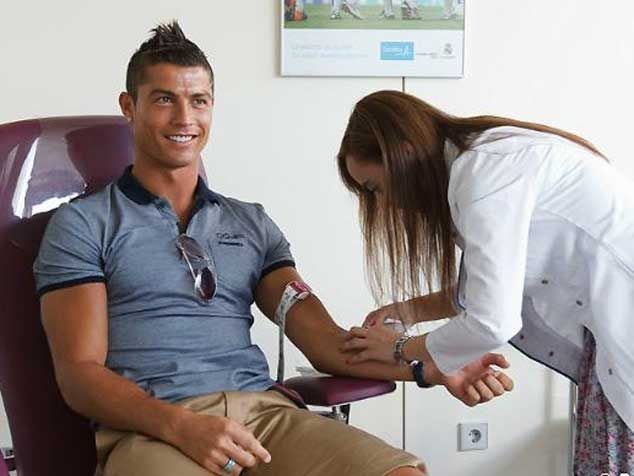 Resultado de imagem para cr7 doiando sangue