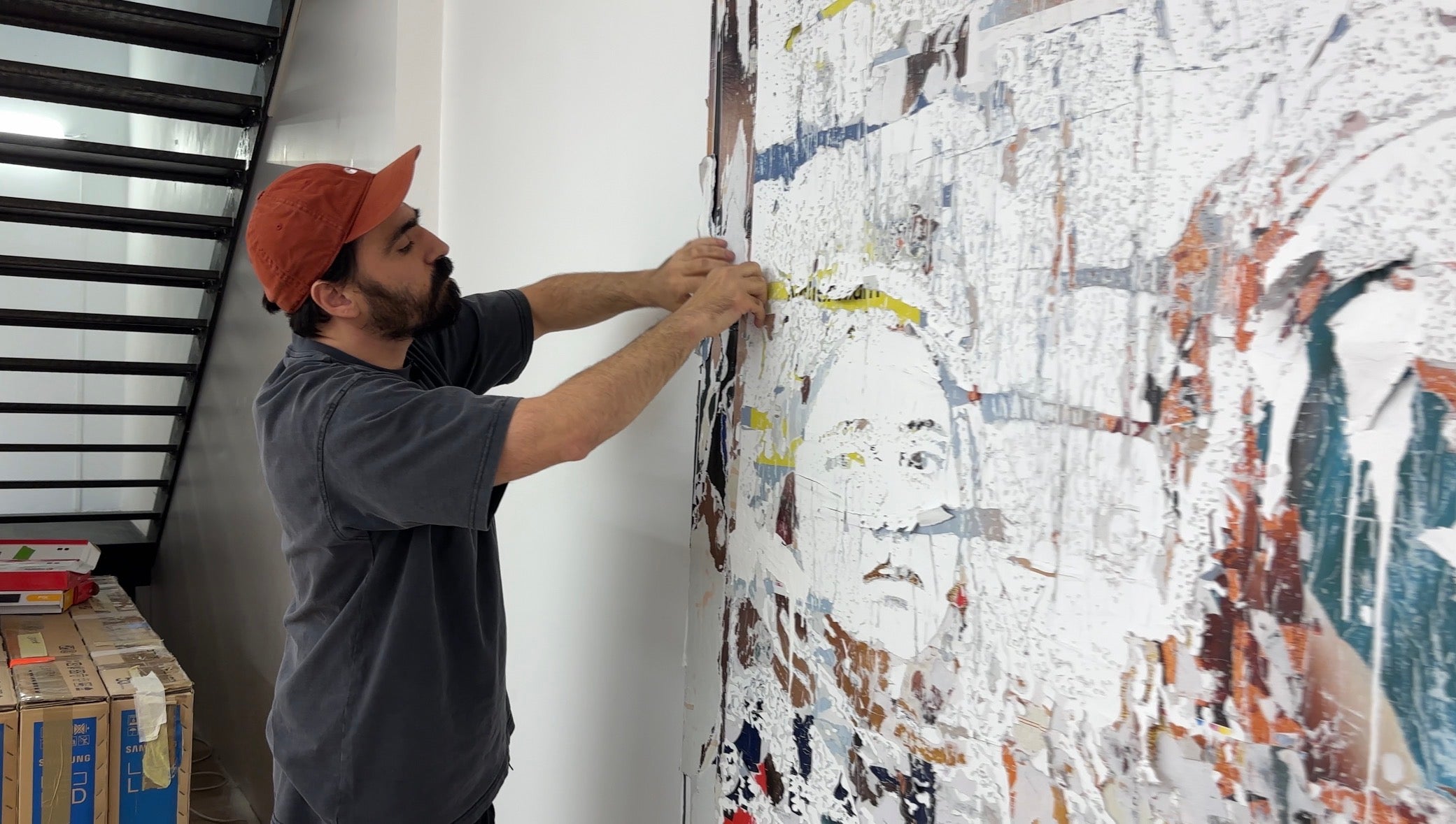 Vhils preenche os espaços vazios de metropolitanos e comboios em Paris