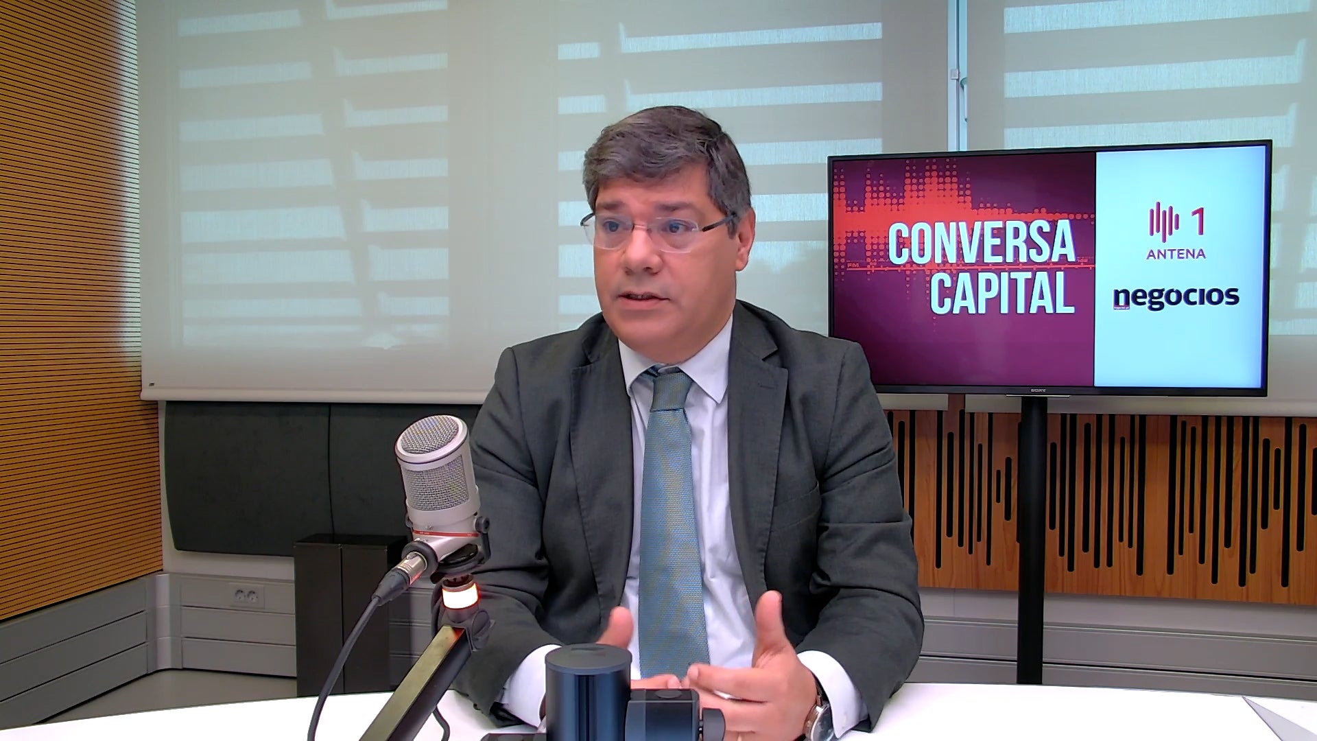 Imagem de Líder parlamentar do PS avisa: 