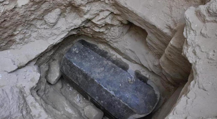 O sarcófago é o maior a ser descoberto intacto na antiga cidade de Alexandria
