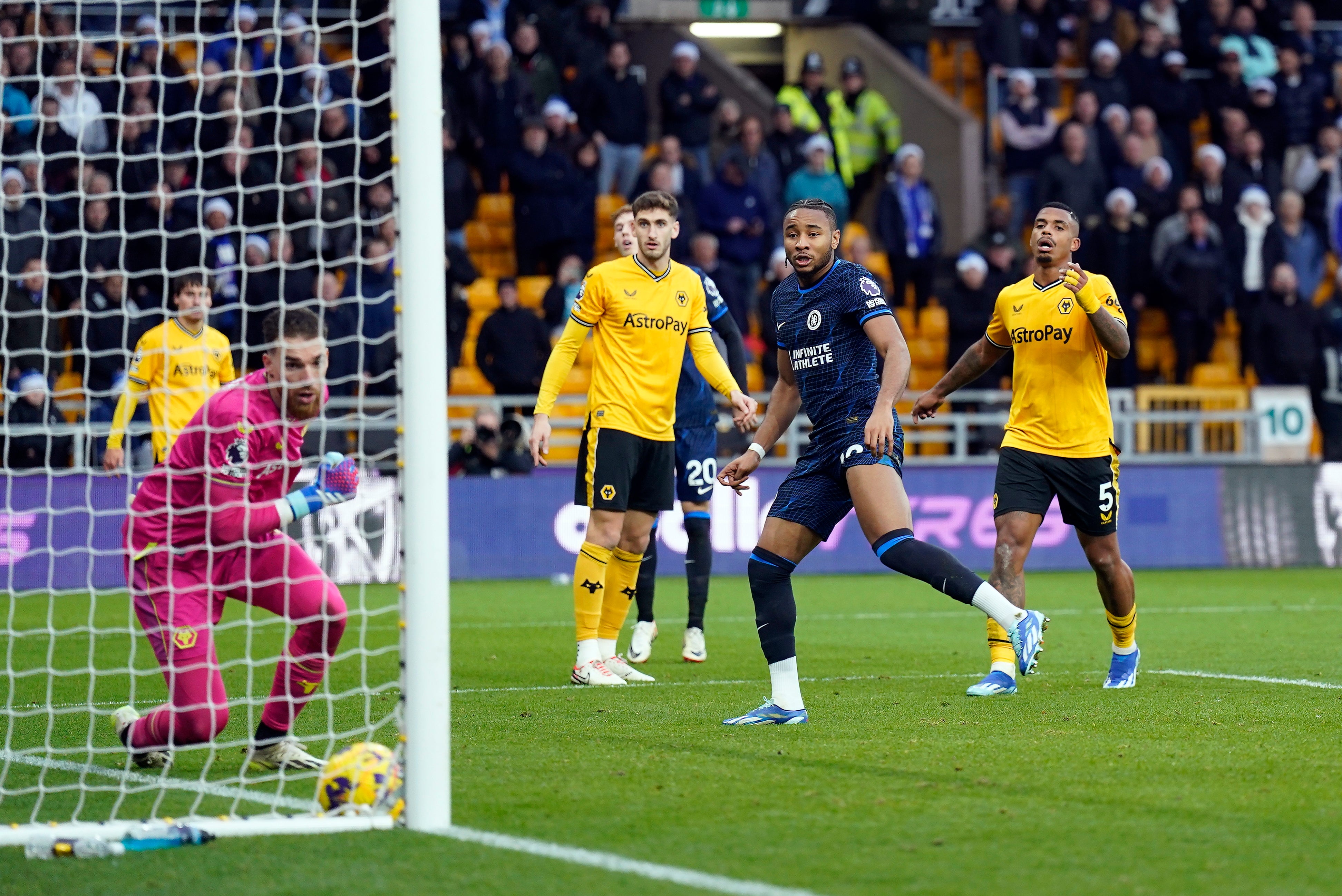 Chelsea volta a perder em Inglaterra, agora frente aos Wolves