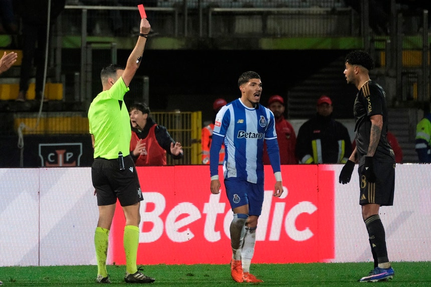 Imagem de William Gomes suspenso por dois jogos pela expulsão frente ao Casa Pia