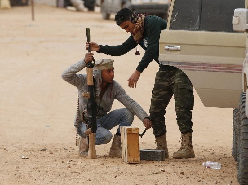 A maioria dos grupos rebeldes na Síria tem um sistema rudimentar de abastecimento dos combatentes durante os combates, ao contrário do Estado Islâmico Foto: Reuters A maioria dos grupos rebeldes na Síria tem um sistema rudimentar de abastecimento dos combatentes durante os combates, ao contrário do Estado Islâmico Foto: Reuters