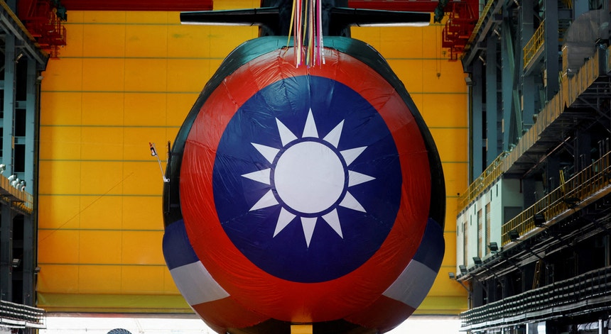 Imagem de Ministro da Defesa de Taiwan adverte que ameaça da China é urgente e real