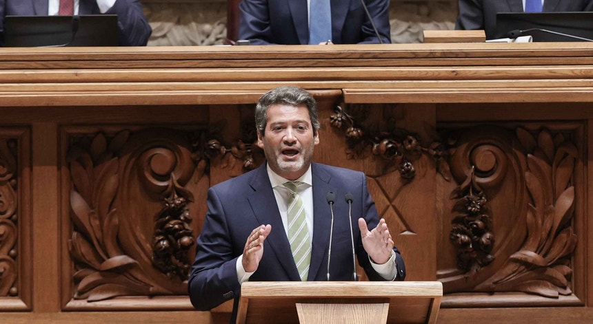 Chumbada a moção de censura levada pelo Chega ao Parlamento