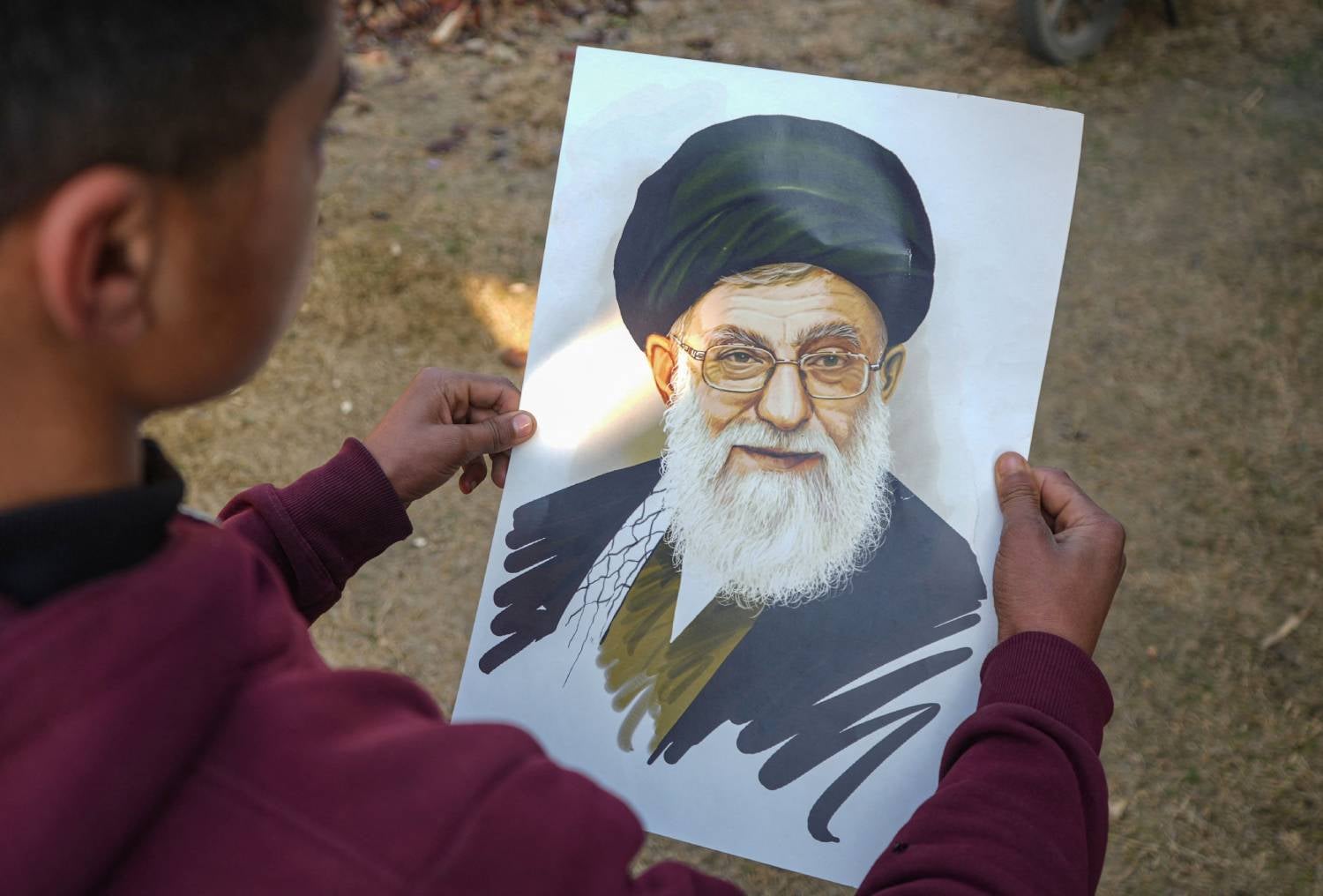 Irão. Comunicação com o exterior parcialmente cortada em meio de escalada de protestos