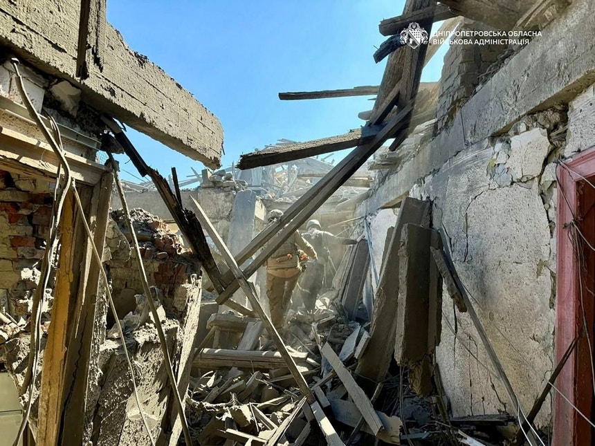 Imagem de Pelo menos 10 mortos. Rússia e Ucrânia trocam bombardeamentos