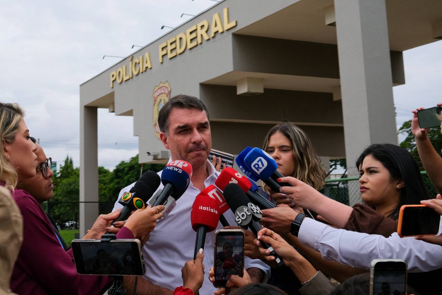 Supremo Tribunal Federal do Brasil autoriza filhos a visitar Bolsonaro na prisão