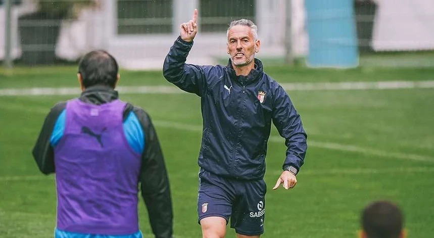 Imagem de Carlos Vicens chama seis reforços para estreia do Sporting de Braga