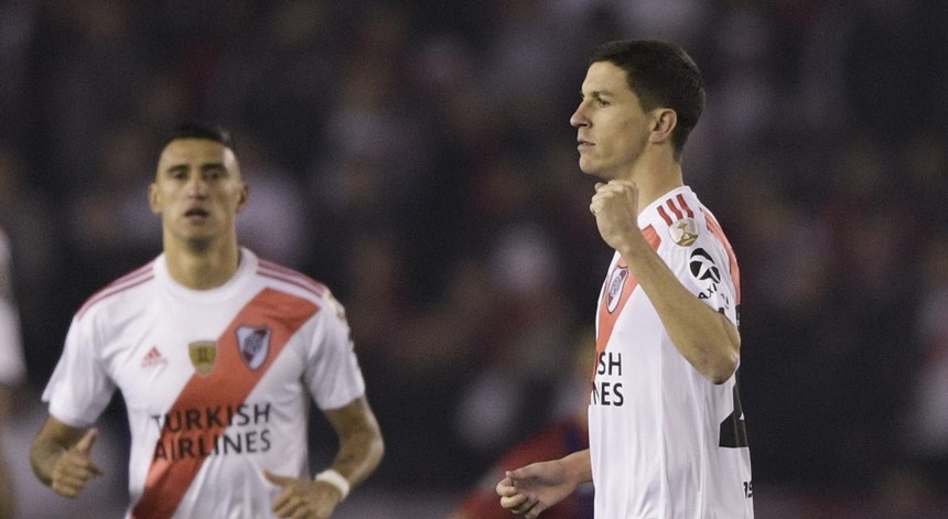 Os jogadorw do River Plate festejam a vitória sobre o Cerro Porteño
