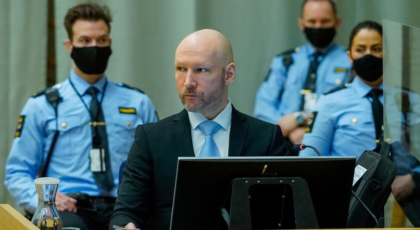 Anders Breivik no segundo dia das audiências sobre o seu pedido de libertação antecipada ao fim de 10 anos de cumprimento de pena
