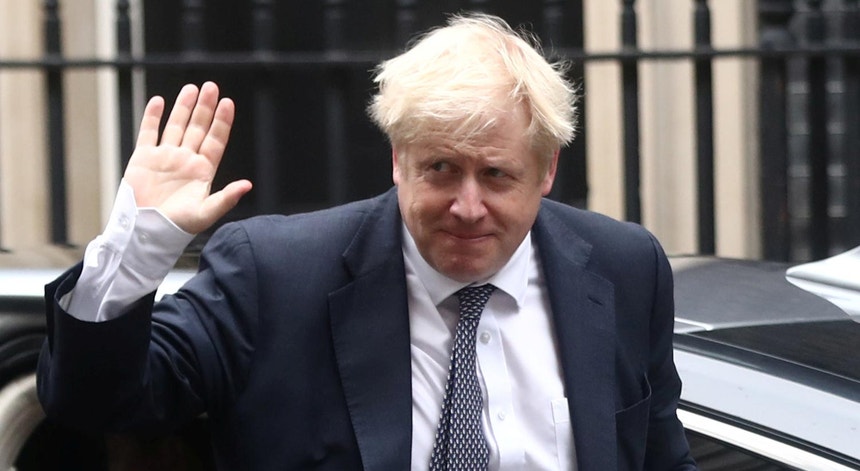 Boris Johnson, primeiro-ministro do Reino Unido, à saída do nº10 de Downing Street, dia 23 de outubro de 2019
