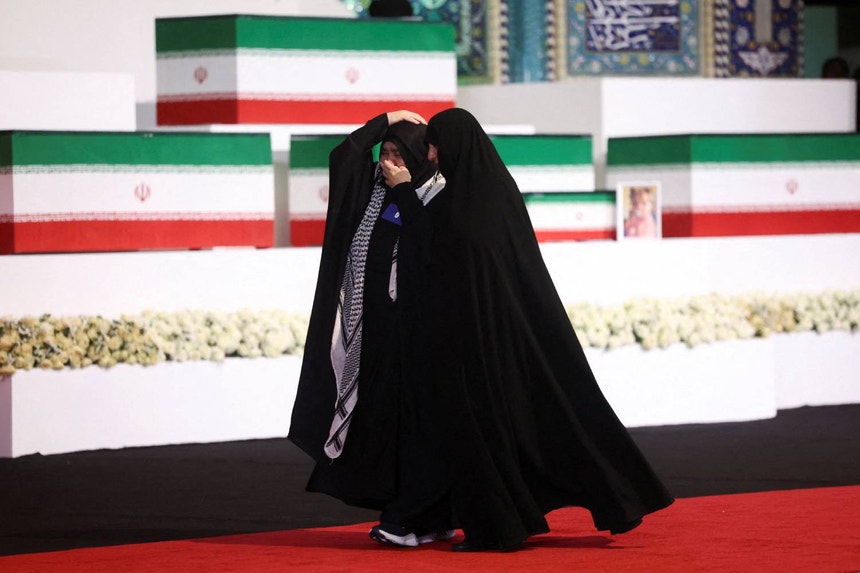 Imagem de Irão. Cerimónias fúnebres de Ali Khamenei estendem-se até quinta-feira