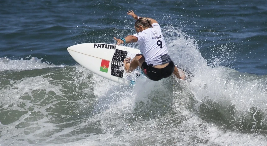 Francisca Veselko está nos oitavos de final da competição feminina do Mundial de surf para juniores
