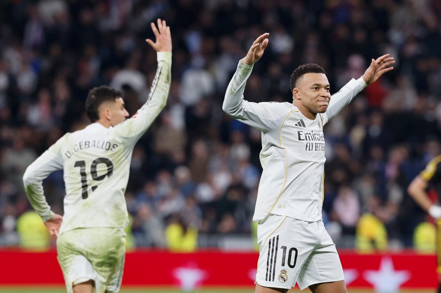 Penálti de Mbappé aos 90+10 dá vitória ao Real Madrid no dérbi com Rayo Vallecano