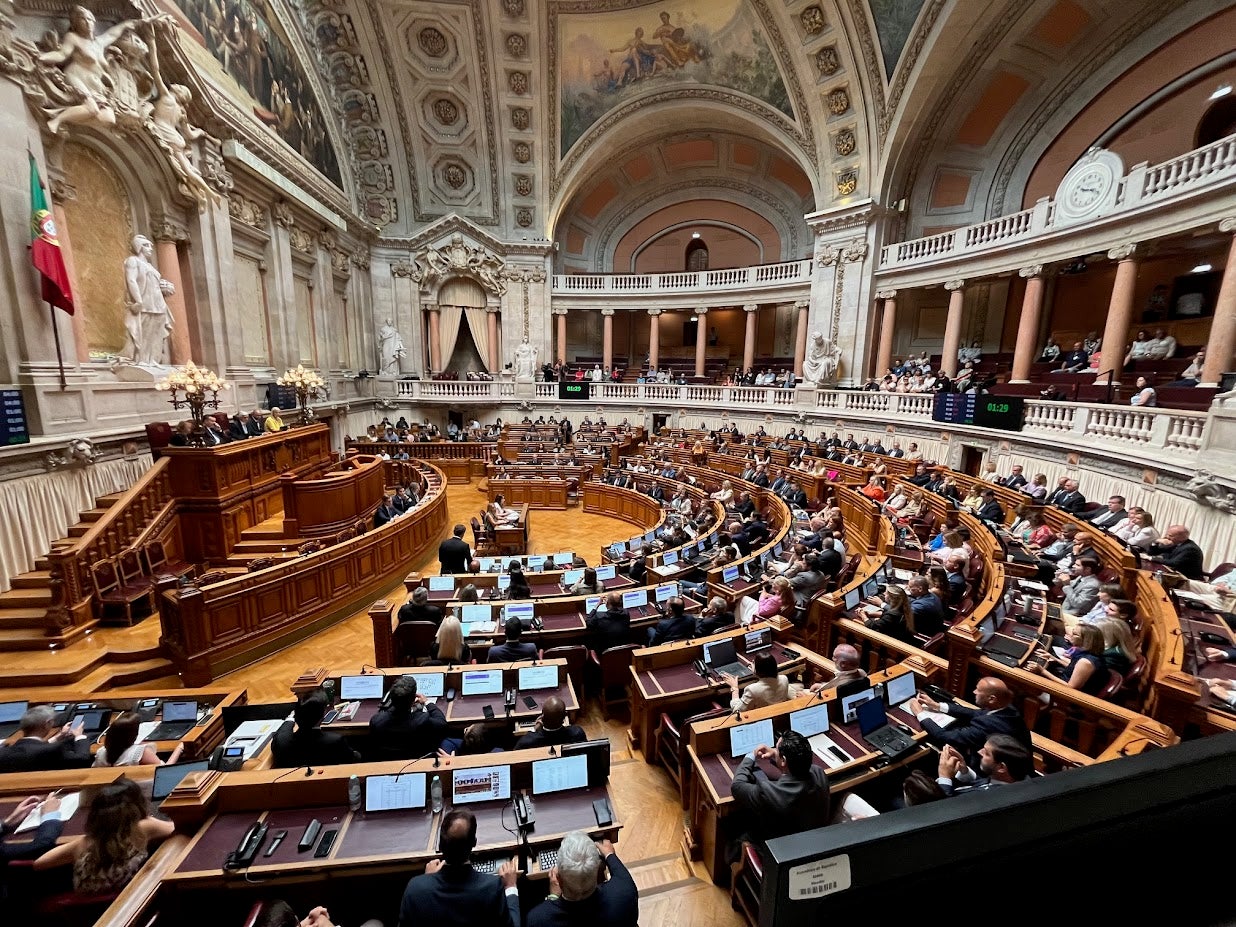 Debate quinzenal com Montenegro adiado para sexta-feira