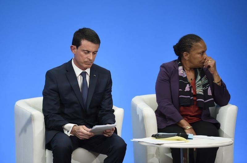 Primeiro-ministro de ministra da Justi&ccedil;a de costas voltadas: Manuel Valls e Christiane Taubira a 23 de dezembro na confer&ecirc;ncia de imprensa de apresenta&ccedil;&otilde;a do projeto de lei de reforma constitucional Foto: Reuters