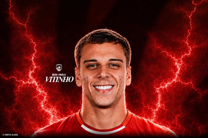 Imagem de Médio brasileiro Vitinho reforça o Santa Clara