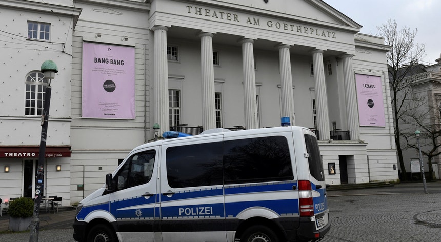 O ataque ocorreu às 17h20 locais (16h20 em Lisboa) junto a um teatro da cidade de Bremen
