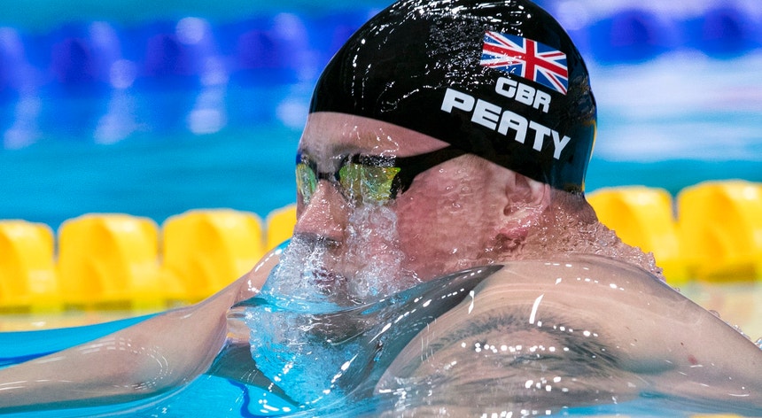 O nadador britânico bateu o recorde mundial dos 200 metros bruços nas eliminatórias dos mundiais
