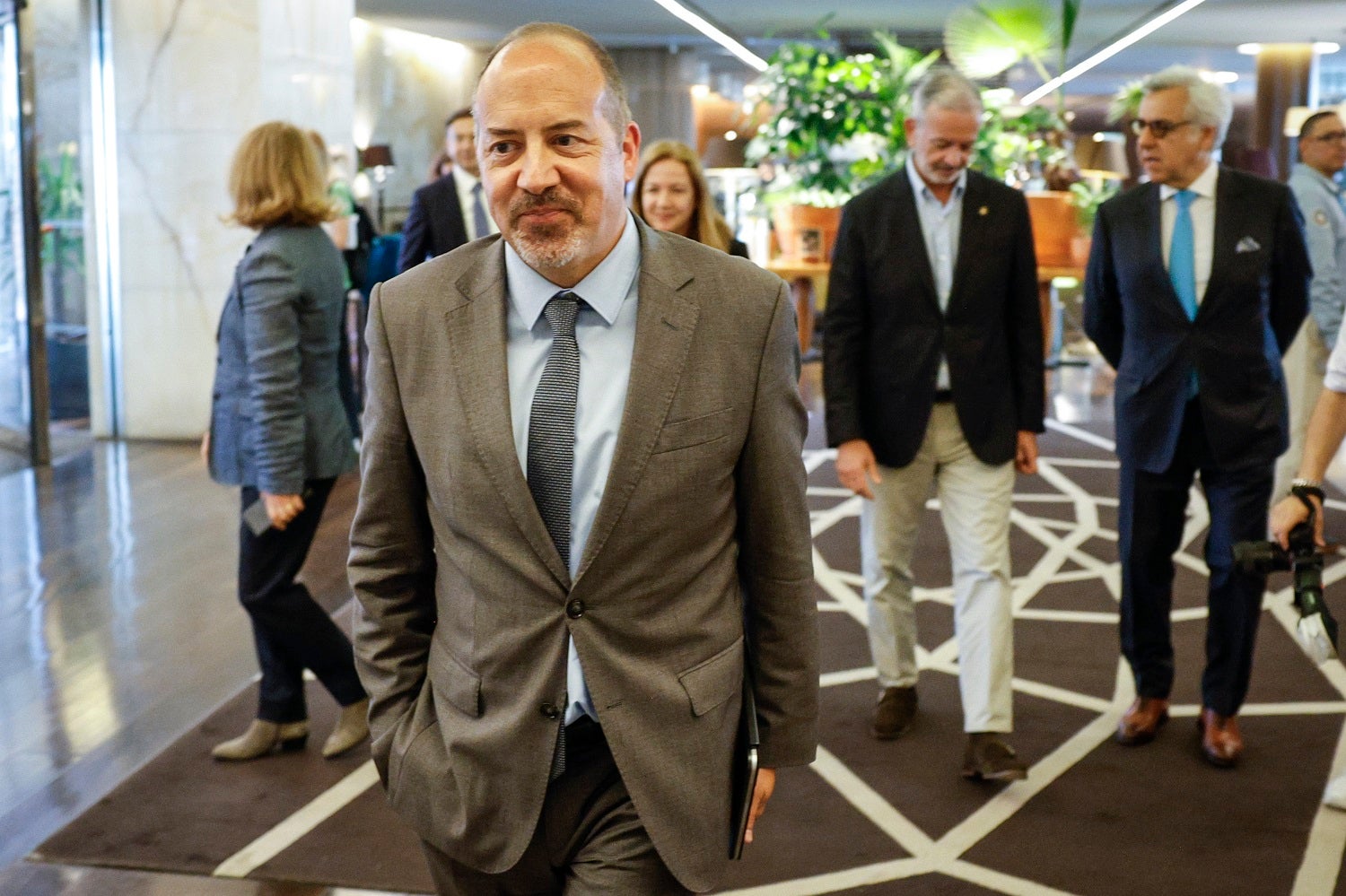 Governador do Banco de Portugal questiona crise na restauração. "Será que é assim?"