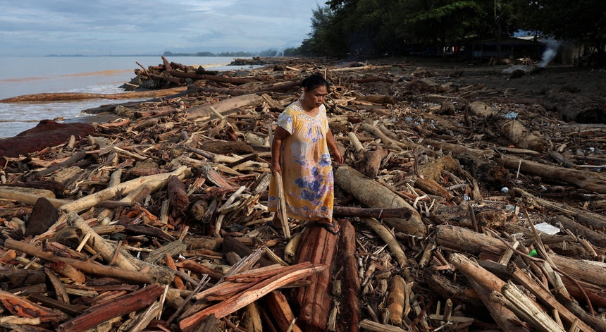 Mais de 500 mortos e 500 desaparecidos após cheias na Indonésia