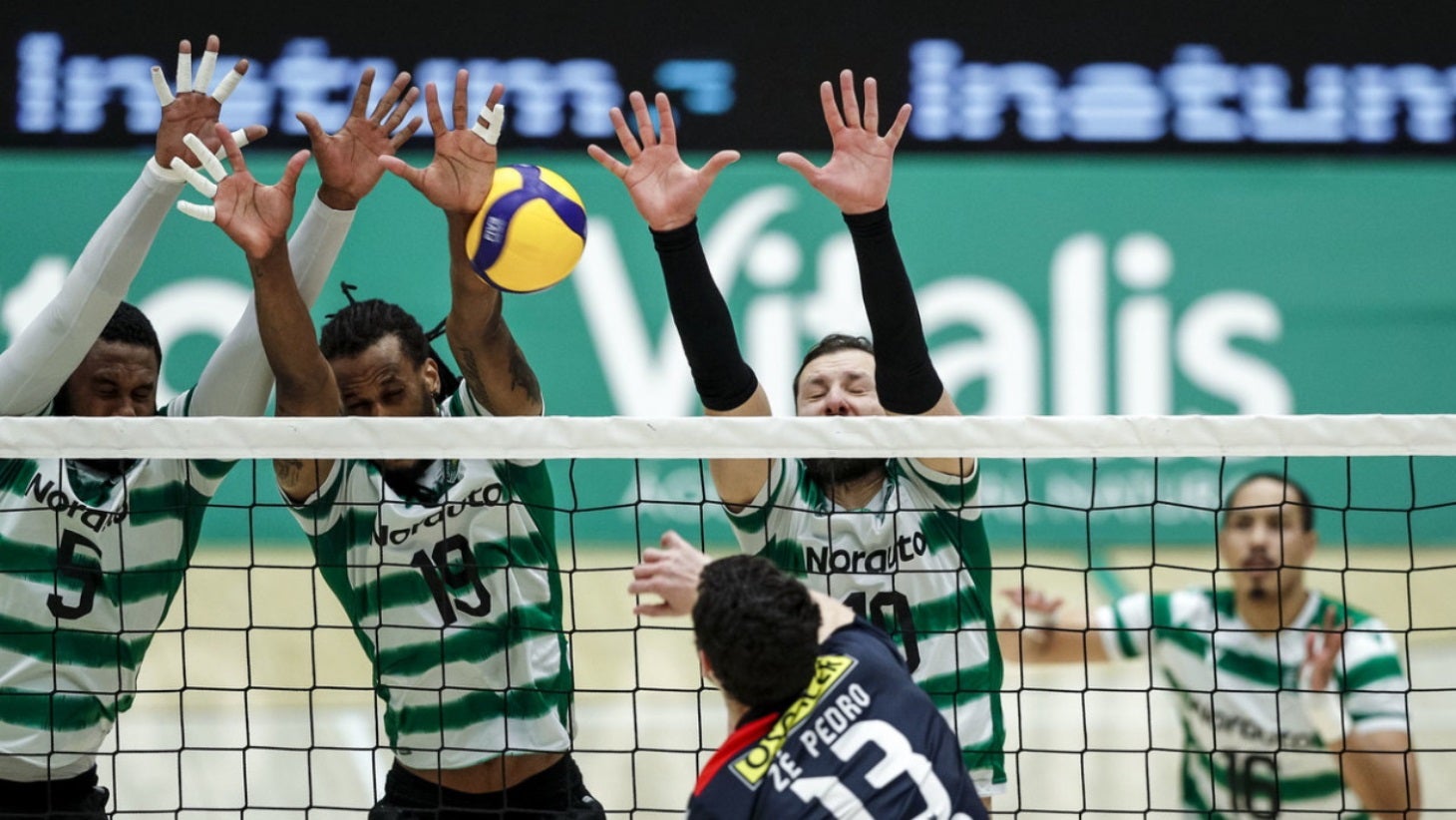 Sporting bate Benfica e adianta-se na final do nacional de voleibol