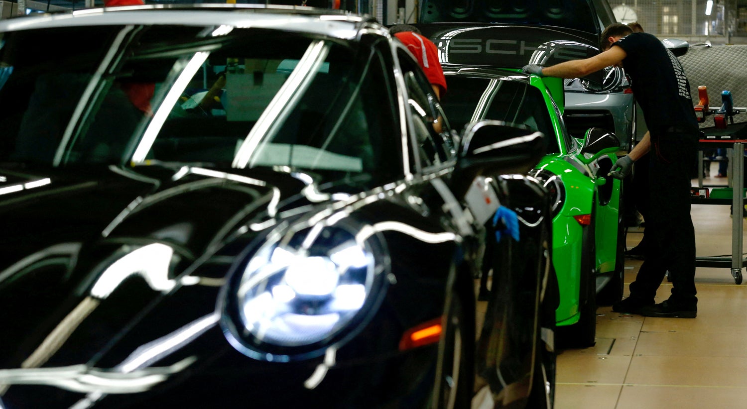 "De forma socialmente responsável". Porsche elimina cinco mil postos de trabalho até 2035