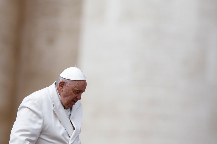 Papa Francisco durante da audiência geral semanal na Praça de São Pedro, no Vaticano, a 29 de março
