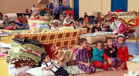 Yazidis de Mossul deslocados na prov&iacute;ncia do norte iraquiano de Dohuk, ap&oacute;s avan&ccedil;o do EIIL, 22 agosto de 2014 (Foto Reuters)