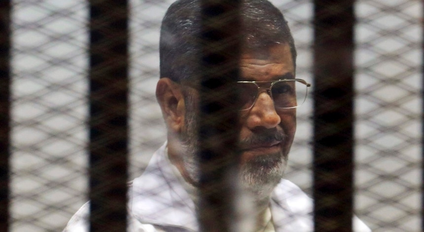 Mohammed Morsi foi deposto por um golpe militar em 2013, após um ano no poder

