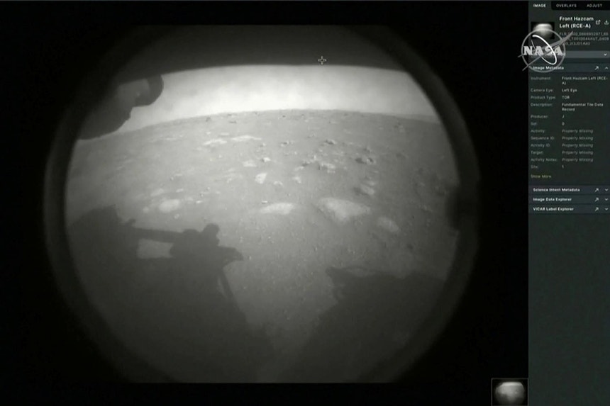 A primeira imagem de Marte captada pelo rover da NASA Perseverance
