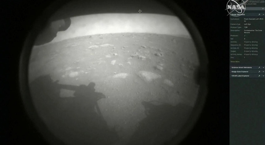 A primeira imagem de Marte captada pelo rover da NASA Perseverance
