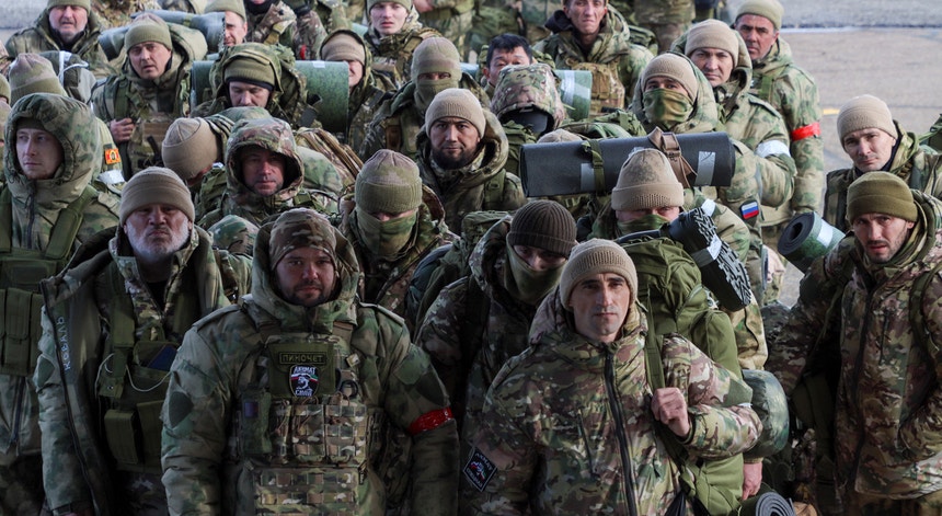 Imagem relacionada com a notícia: Soldados russos descritos como voluntários seguem para a Ucrânia a partir da Chechénia, onde receberam treino militar
