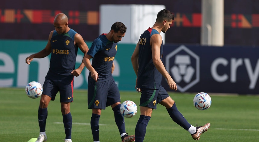 Os futebolistas que não atuaram frente ao Uruguai efetuaram mais um treino, a três dias do jogo com a Coreia do Sul
